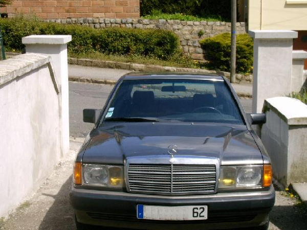 aut25 mercedes 190D